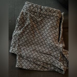Banana Republic Diamond Design Black and White Shorts Size 4